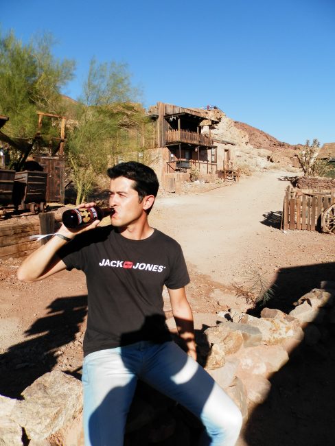 Probando la zarzaparrilla en Cálico