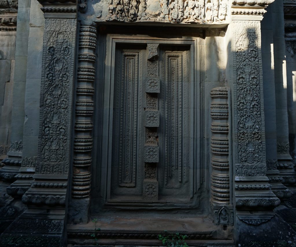 Puerta de la biblioteca de Banteay Samré