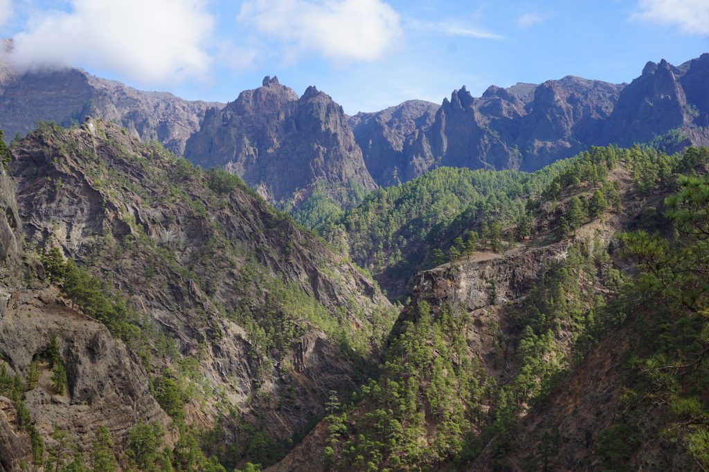 Circo de picos de roca volcánica de la Caldera de Taburiente, Isla de La Palma
