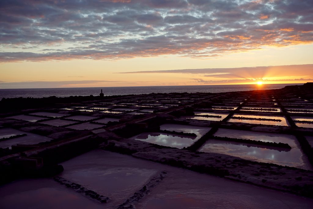 Puesta de sol en las salinas de Fuencaliente, Isla de La Palma