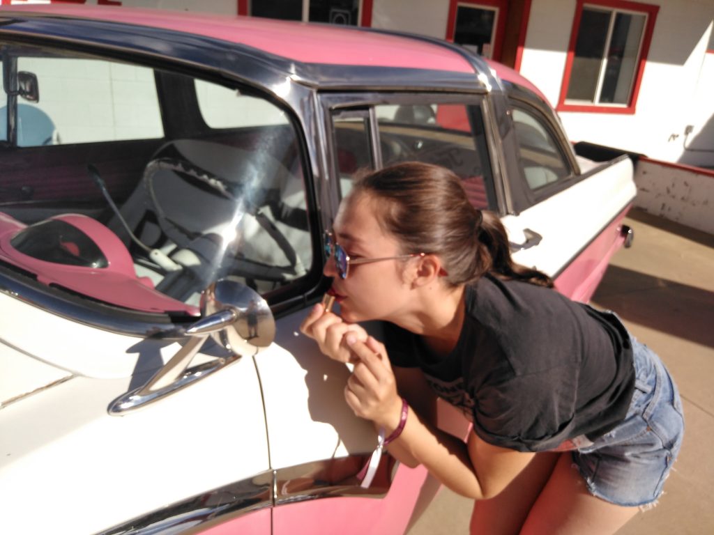 ¿Te vienes a recorrer la ruta 66 en mi cadillac rosa, nene?