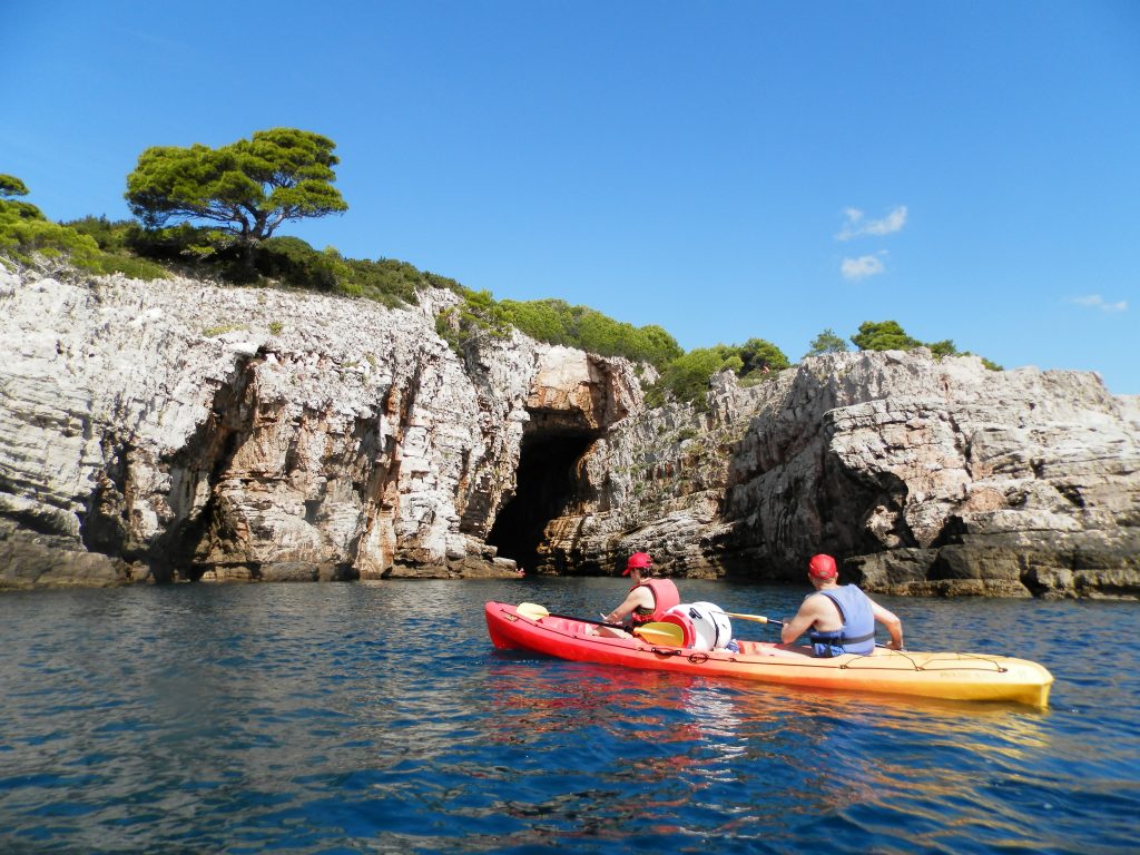 Isla de Lokrum desde el kayak, Croacia