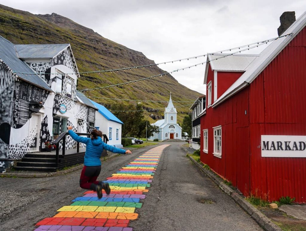 Seyðisfjörður, la multicolor