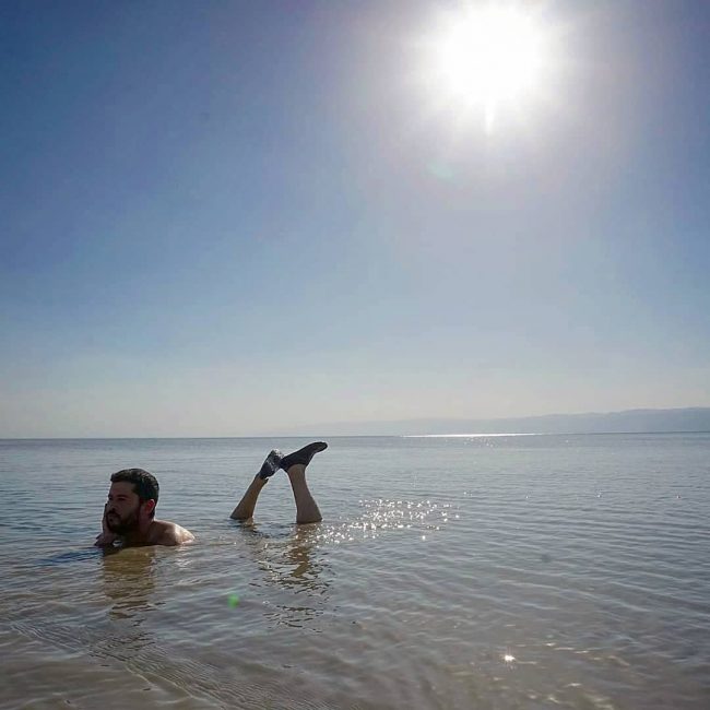 Flotando en el Mar Muerto